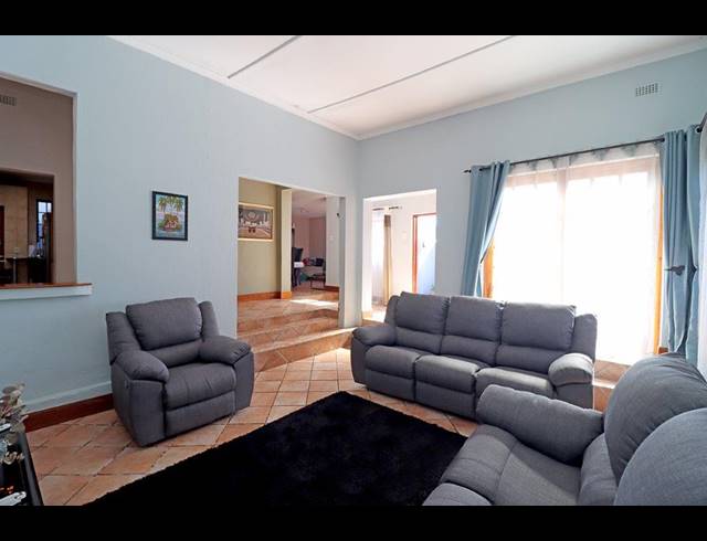 3 BEDROOM HOUSE FOR SALE IN ORANGE GROVE